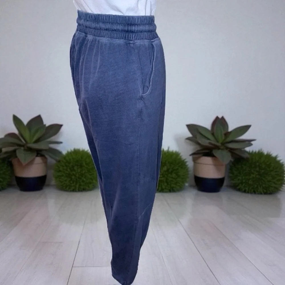 Universal Threads Women's Tapered Ankle Pull-On Joggers - Picture 13 of 16